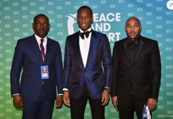 Humanitaire : Didier Drogba devient vice-président de Peace and Sport et réaffirme son engagement pour la paix Humanitaire : Didier Drogba devient vice-président de Peace and Sport et réaffirme son engagement pour la paix